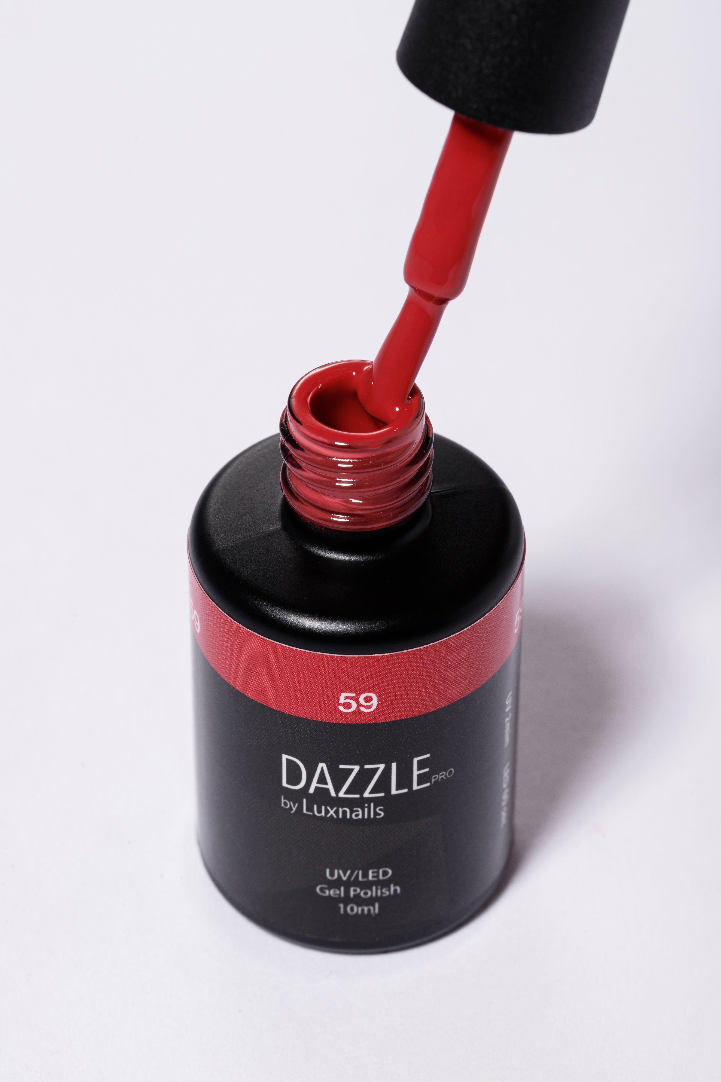 Roter Gel Nagellack DAZZLE 59 – UV/LED Gel Polish in kräftigem Rot mit Pinselaufnahme
