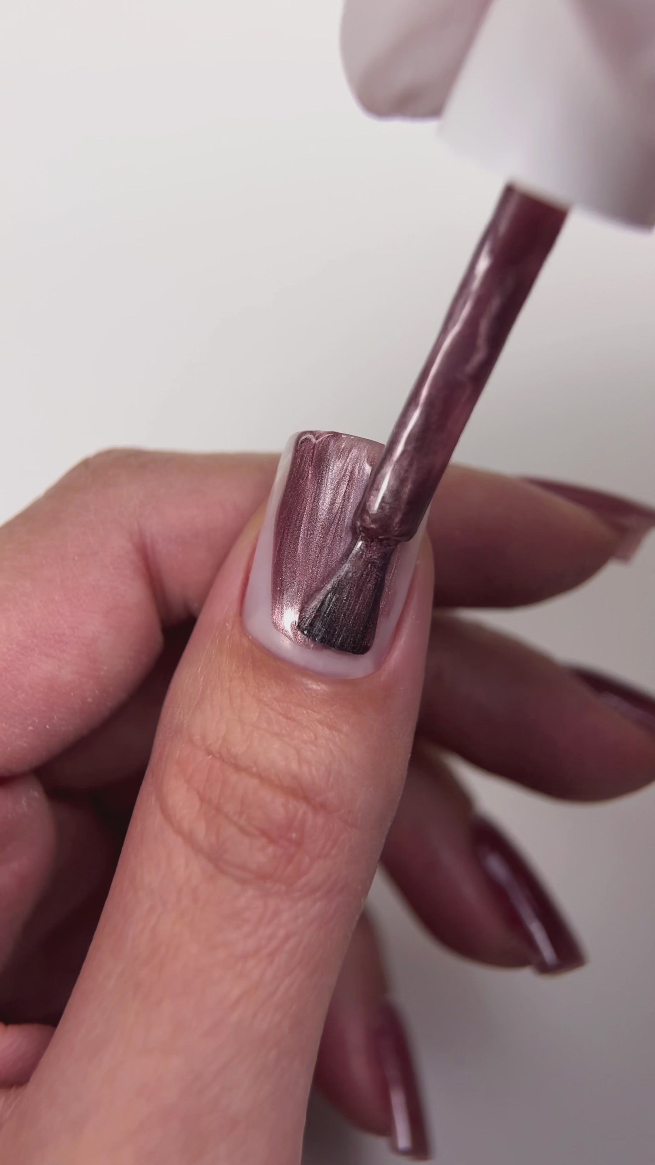 Video laden: JOIA Gel Polish vegan Cat Eye Worldshift Pulse №03CE , 6ml