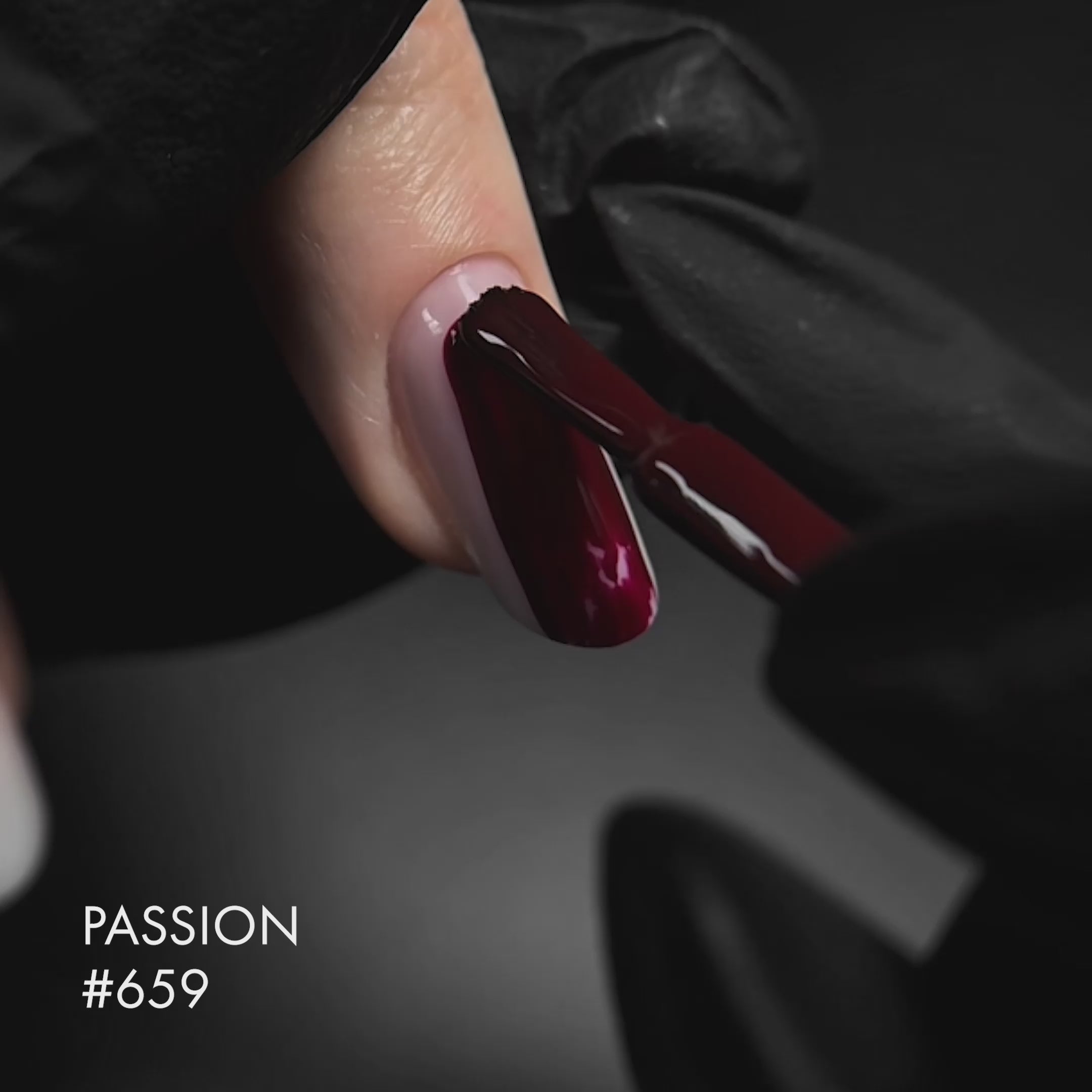 Video laden: Kinetics SHIELD Gel Polish (HEMA FREI)  #659 Passion 15ml