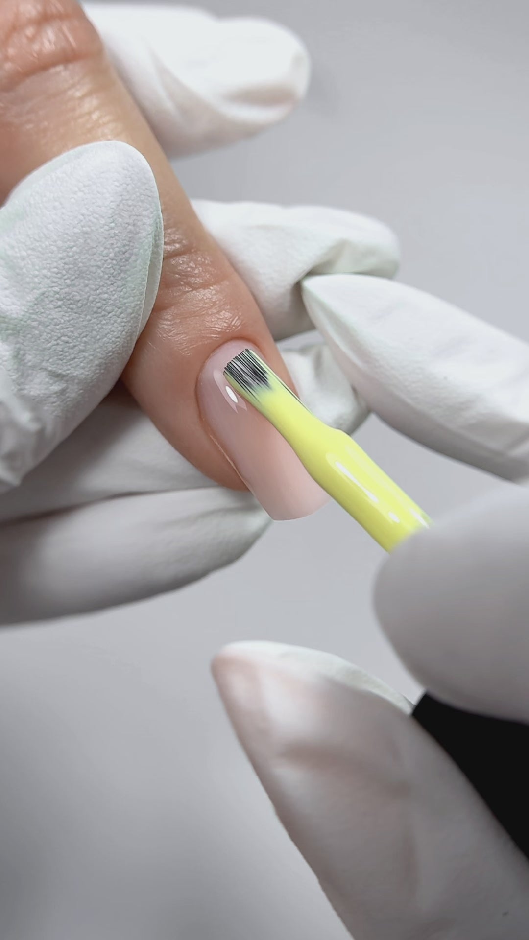 Video laden: Kinetics Shield Gel Polish #675 SOFT 15ml