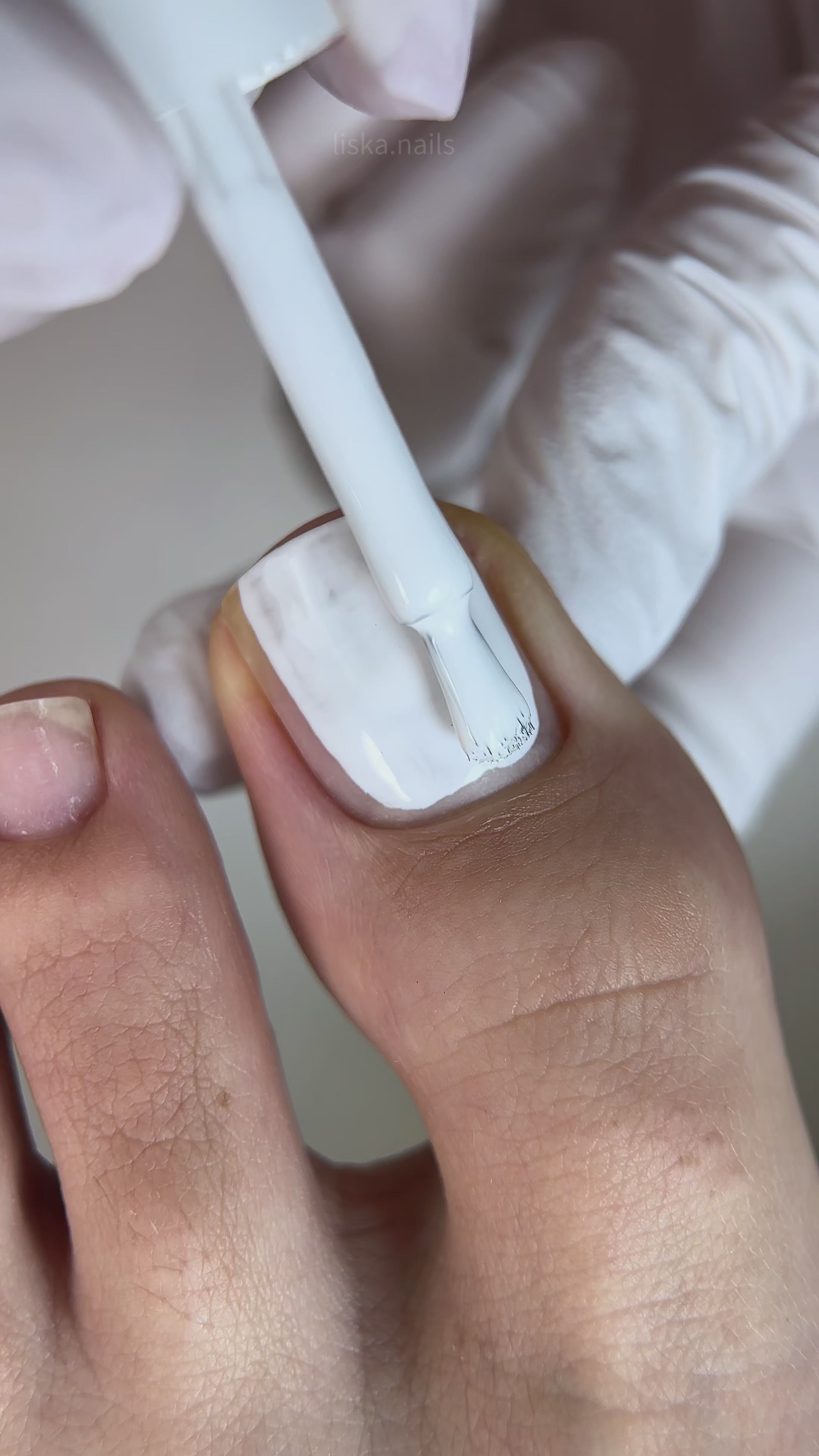 Video laden: JOIA Nagellack 4in1 JOIA vegan 01 IDEAL WHITE 8ml