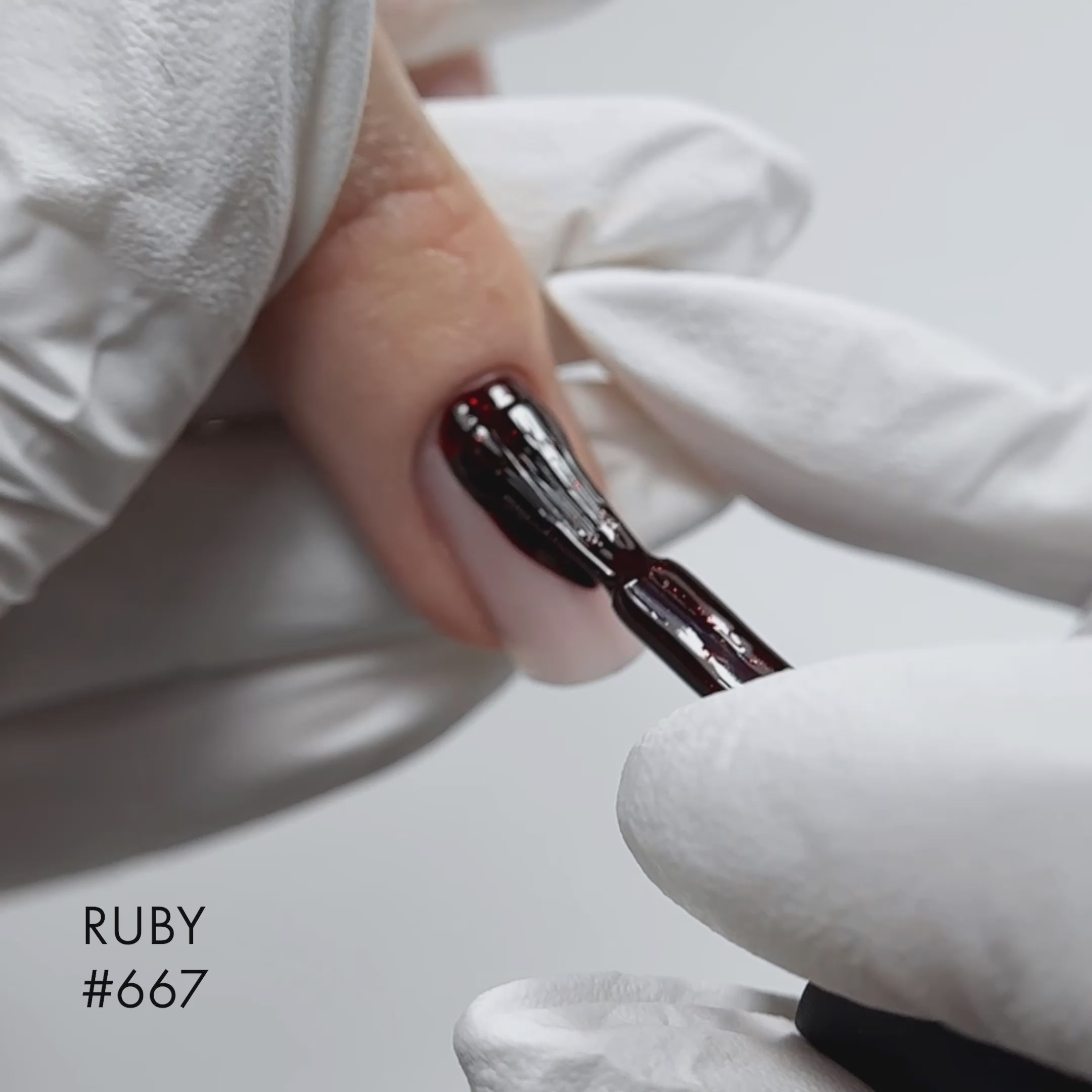Video laden: Kinetics Shield Gel Polish #667 RUBY CRUSH 15ml