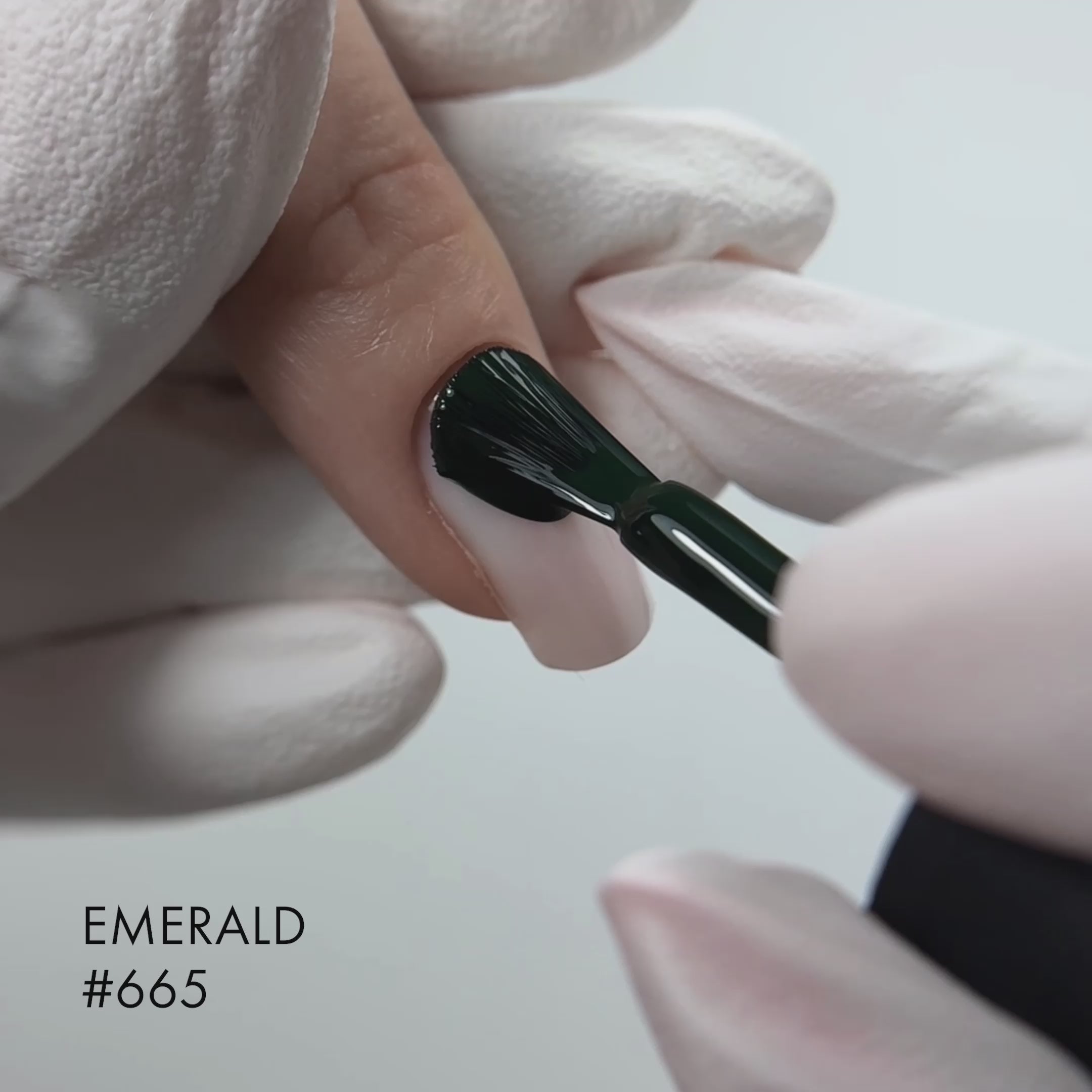 Video laden: Kinetics Nagellack SolarGel #665 Polish Emerald 15ml