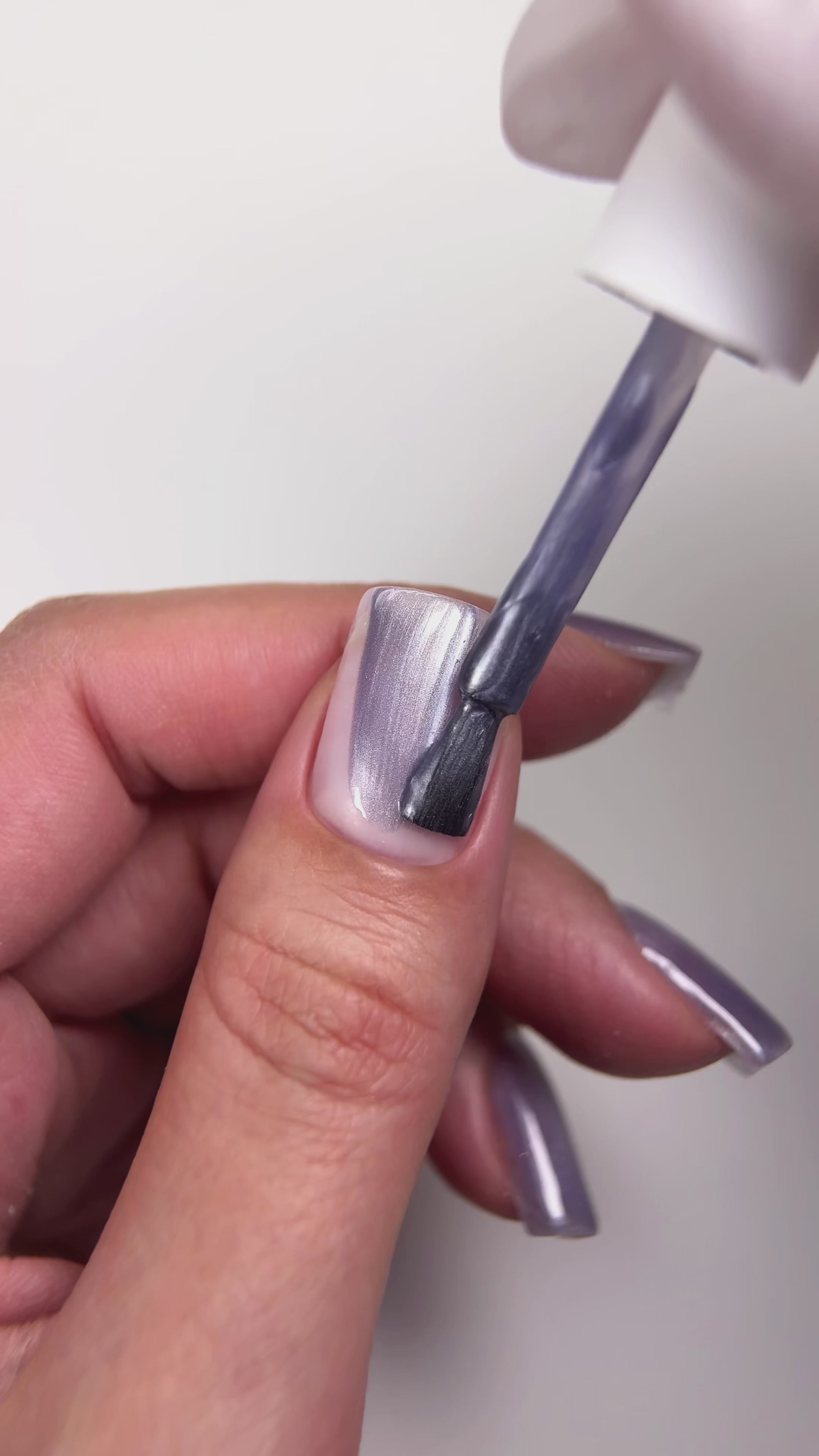 Video laden: JOIA Gel Polish vegan Cat Eye Polish Frostgaze №06CE , 6ml