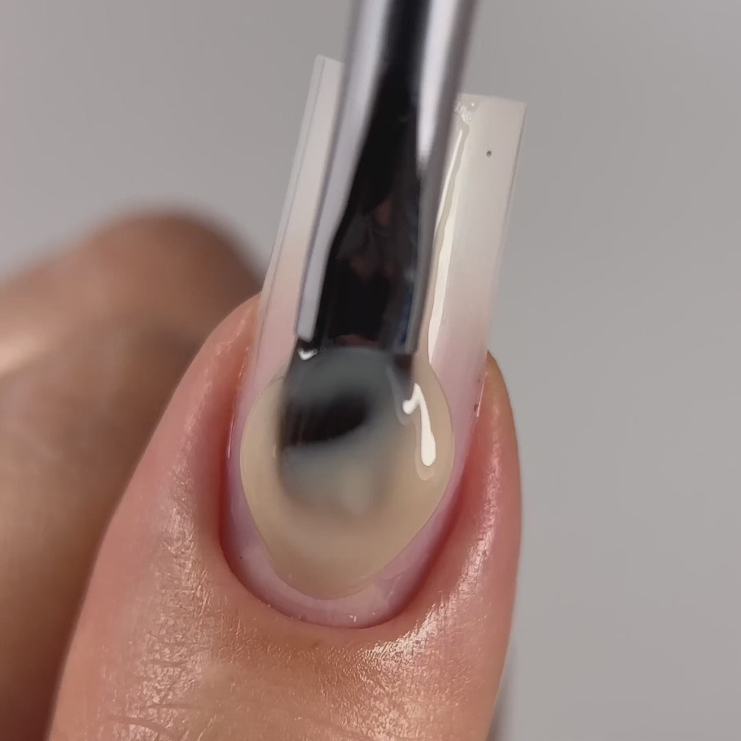 Video laden: JOIA Creamy Builder Gel vegan 030 Milk Dune 15ml