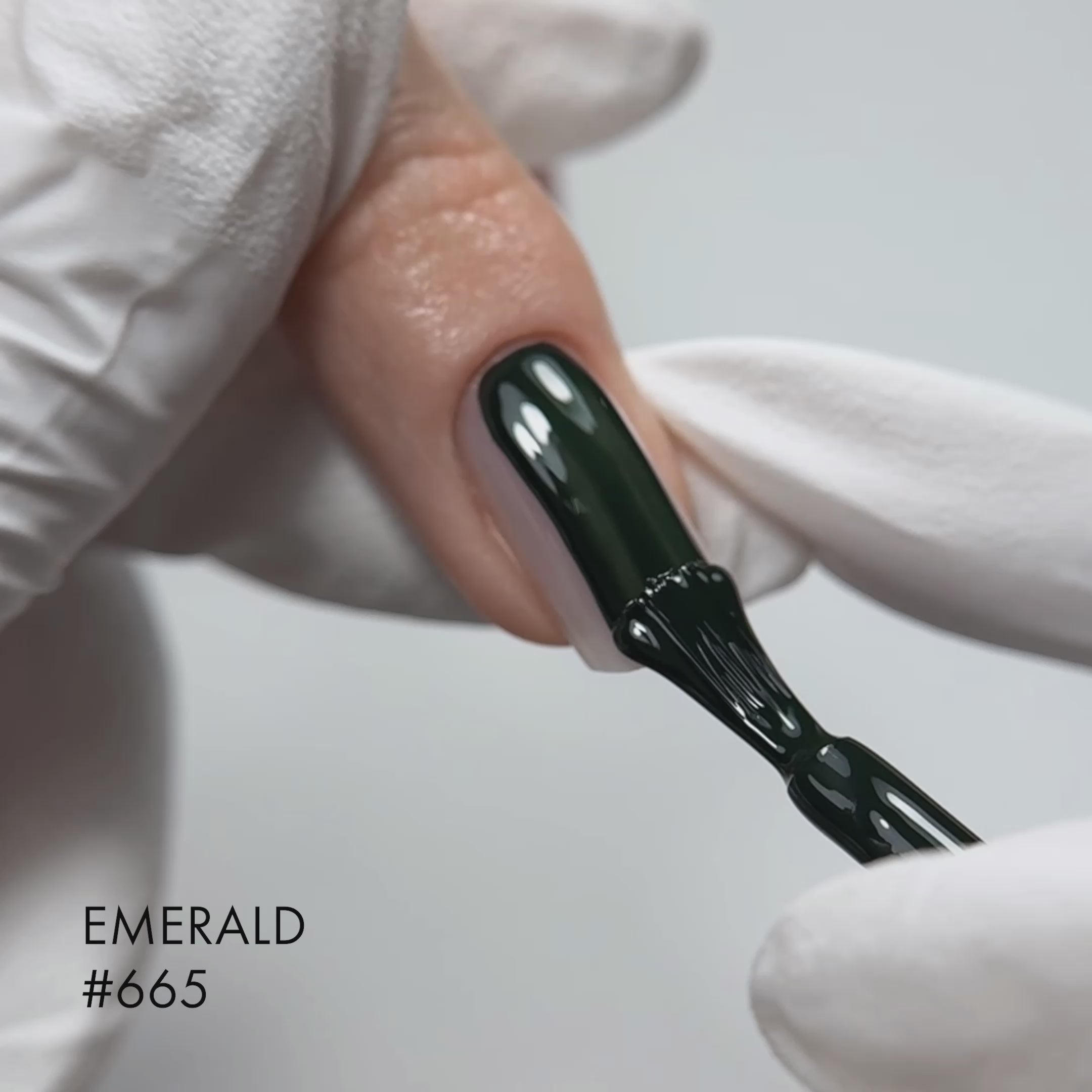 Video laden: Kinetics Shield Gel Polish #665 Emerald 15ml