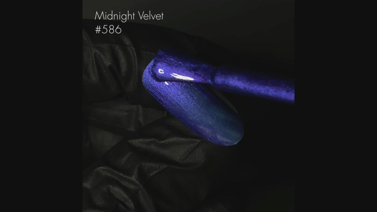 Video laden: Kinetics Nagellack SolarGel #586 MIDNIGHT VELVET 15ml